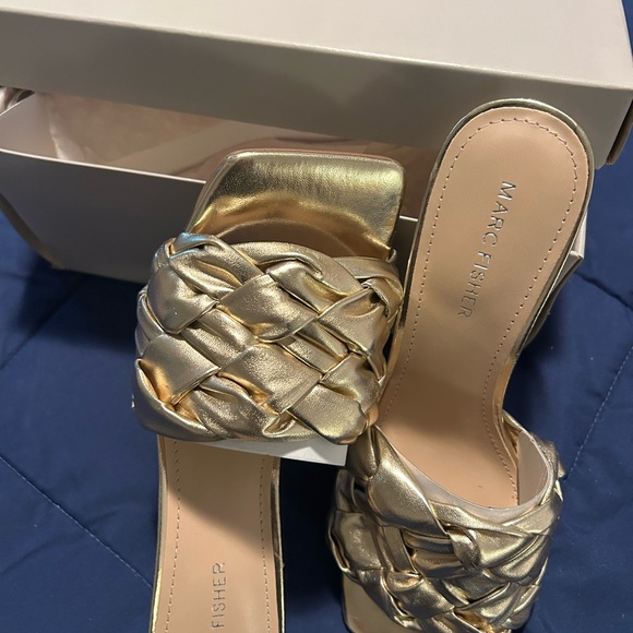 Marc Fisher • Metallic Gold Heeled Mules • 7 M - Picture 4 of 6